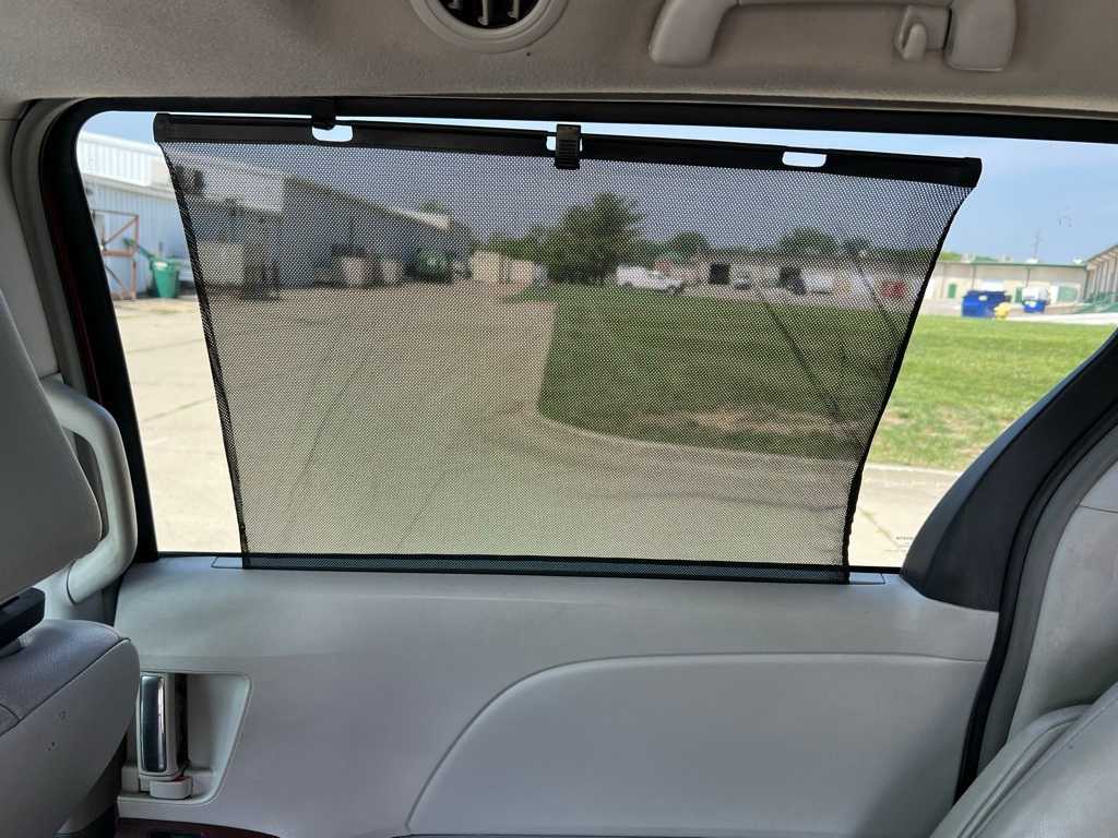 Thumbnail: 2012 Toyota Sienna - 23