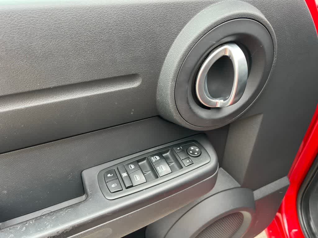 Thumbnail: 2011 Dodge Nitro - 17