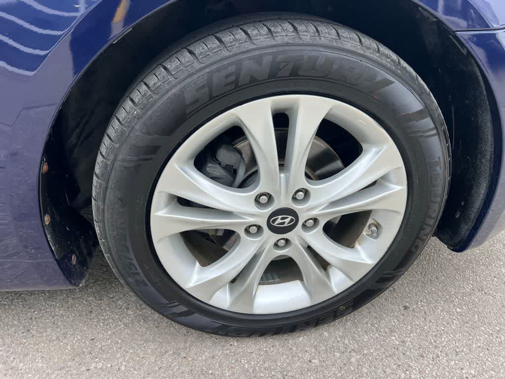 Thumbnail: 2011 Hyundai Sonata - 13