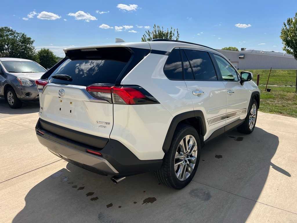 Thumbnail: 2020 Toyota RAV4 - 11