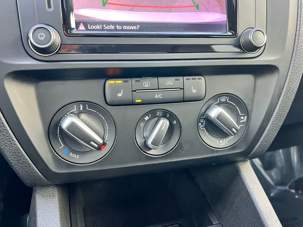 Thumbnail: 2017 Volkswagen Jetta - 39