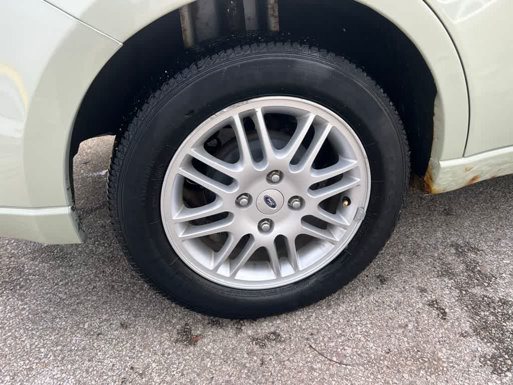 Thumbnail: 2010 Ford Focus - 12