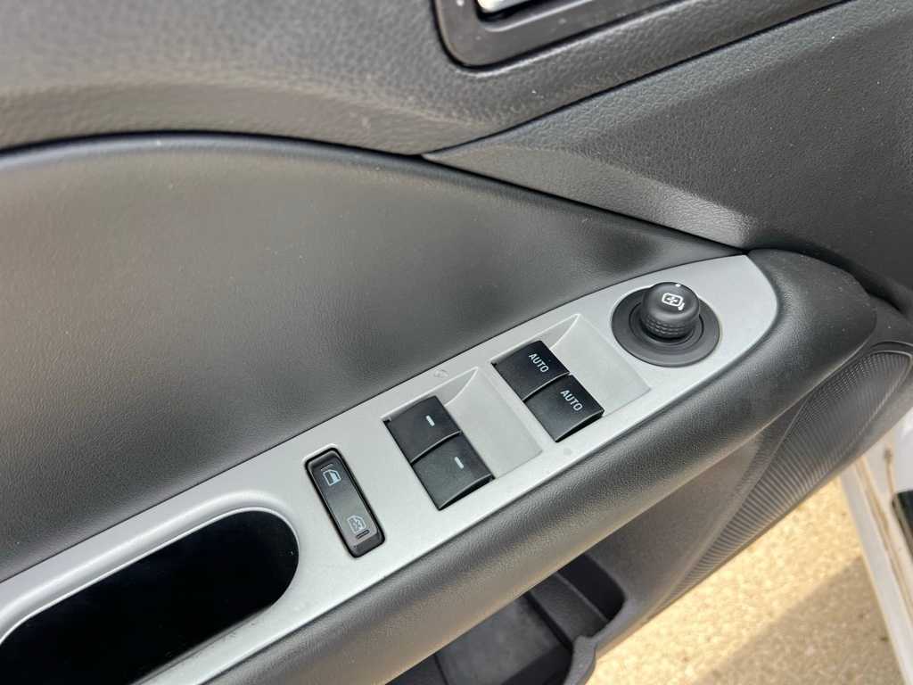 Thumbnail: 2011 Mercury Milan - 17