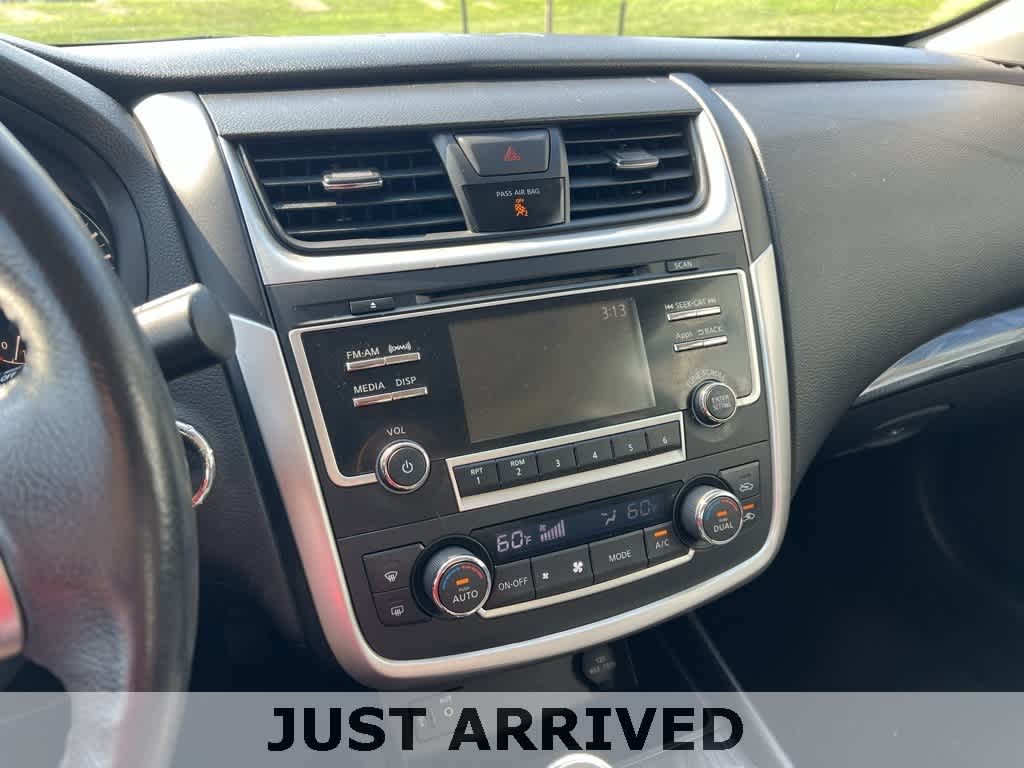 Thumbnail: 2016 Nissan Altima - 23