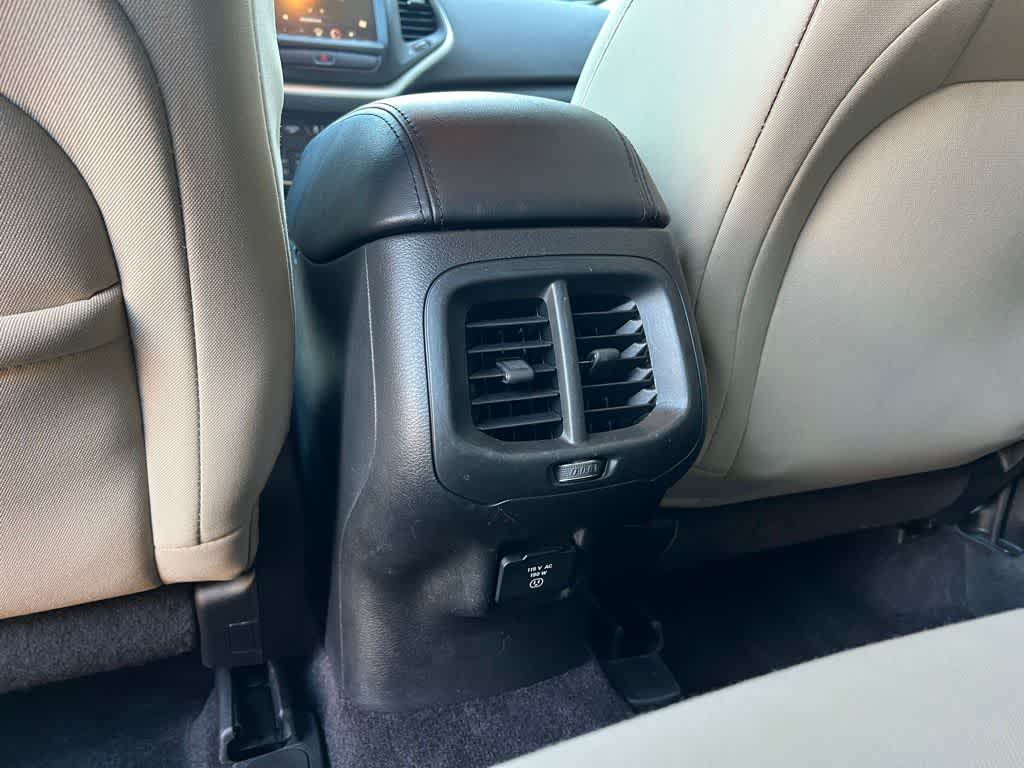 Thumbnail: 2016 Jeep Cherokee - 18