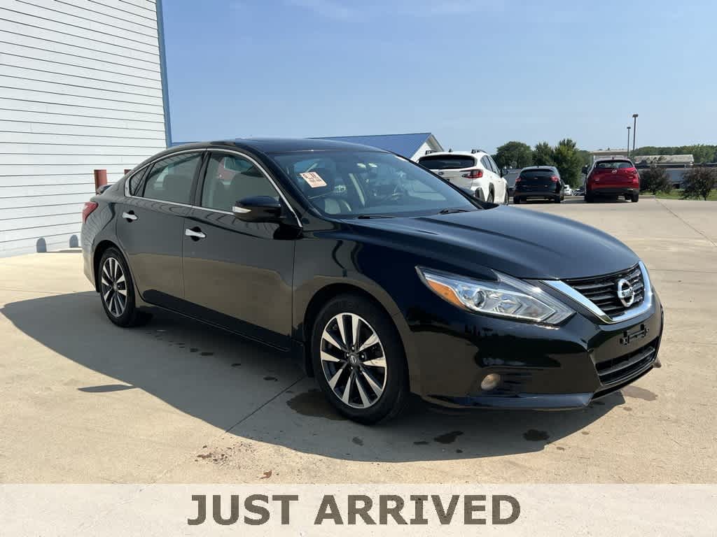 Thumbnail: 2016 Nissan Altima - 8