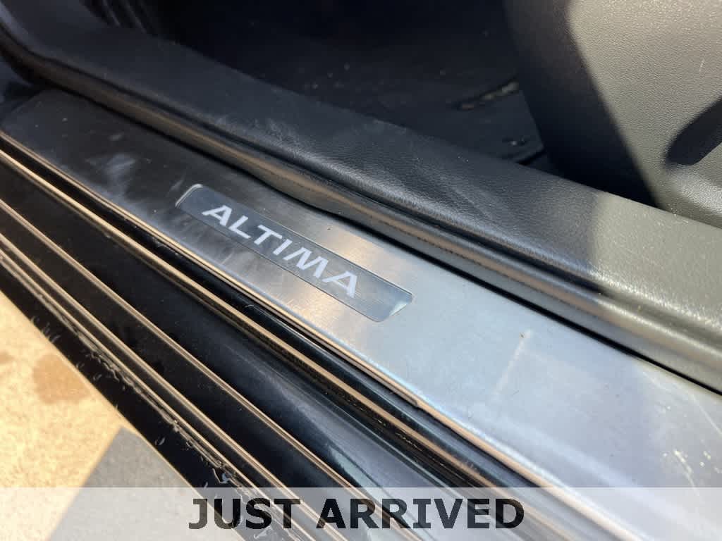 Thumbnail: 2016 Nissan Altima - 13