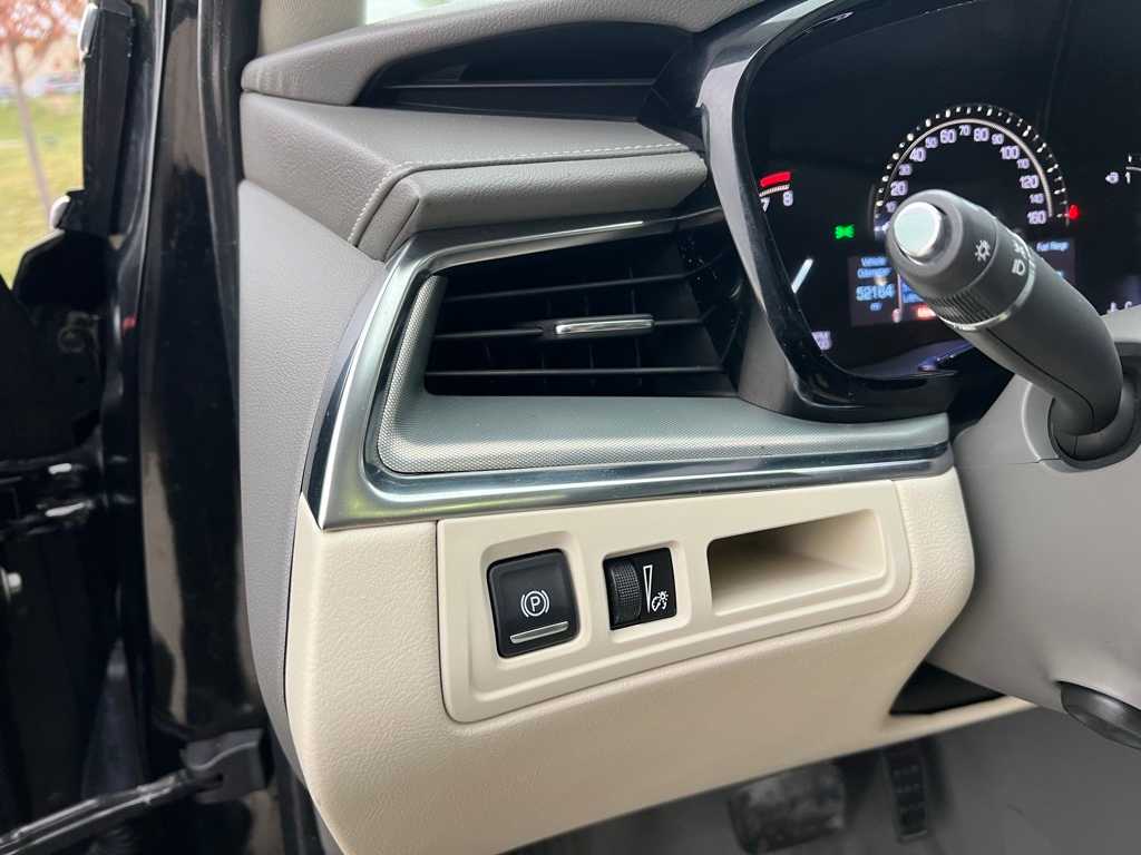 Thumbnail: 2017 Cadillac XT5 - 18