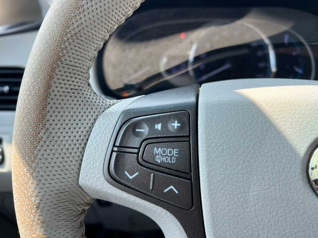 Thumbnail: 2012 Toyota Sienna - 34