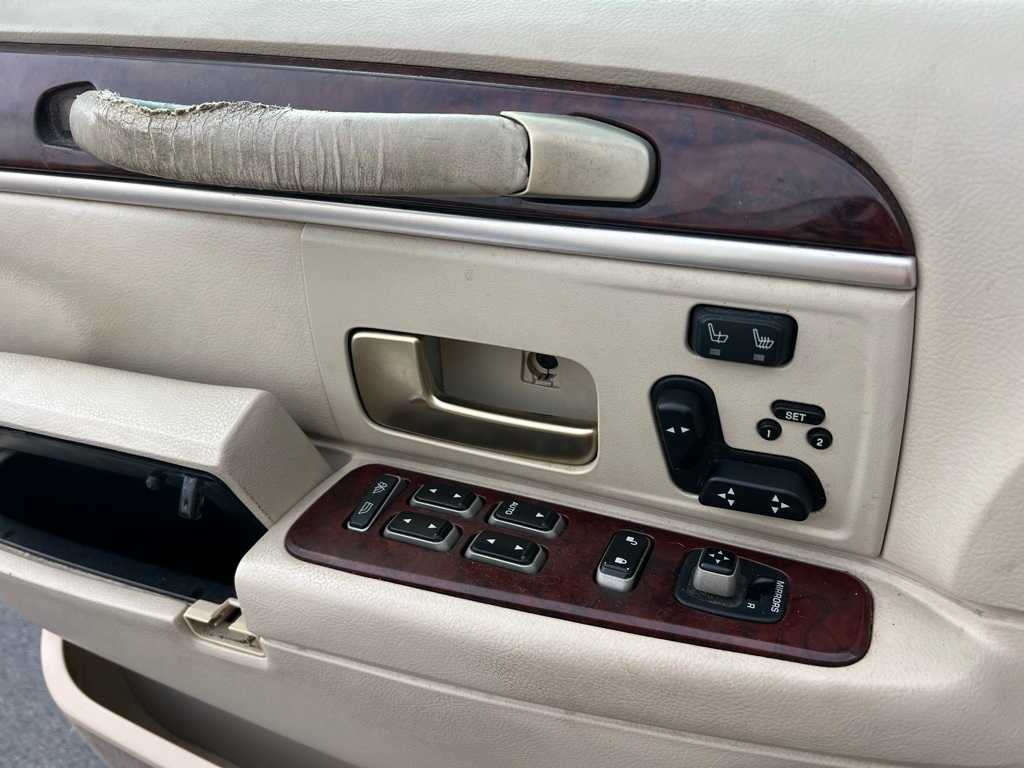 Thumbnail: 2005 Lincoln Town Car - 33