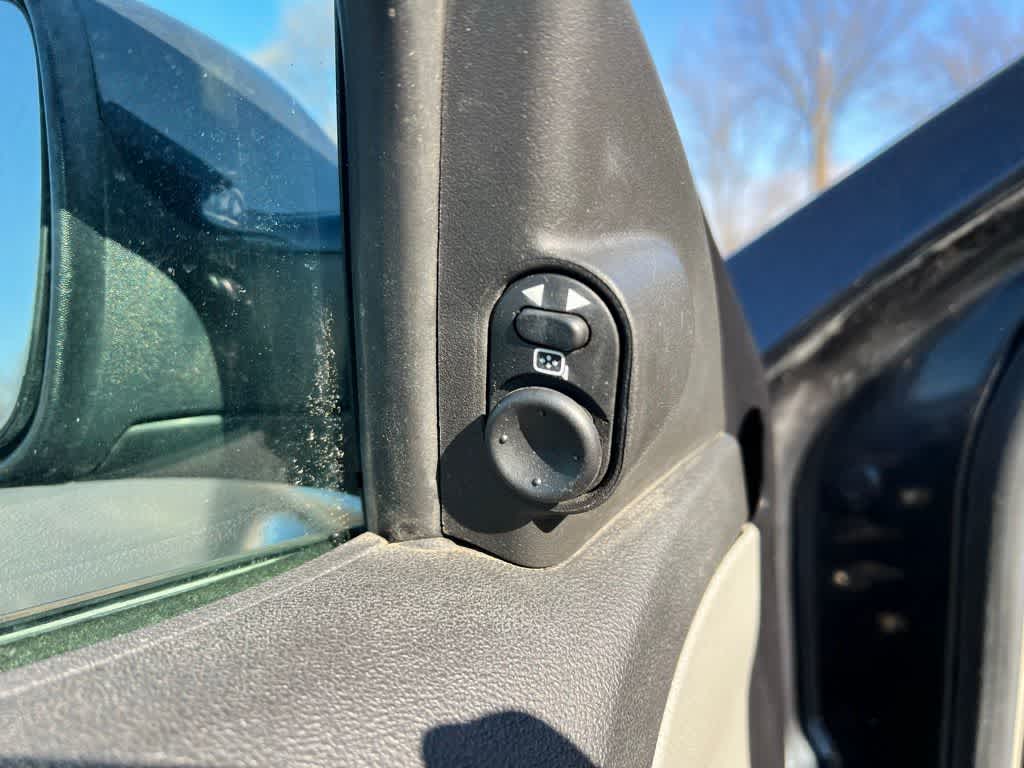 Thumbnail: 2008 Saturn Aura - 27