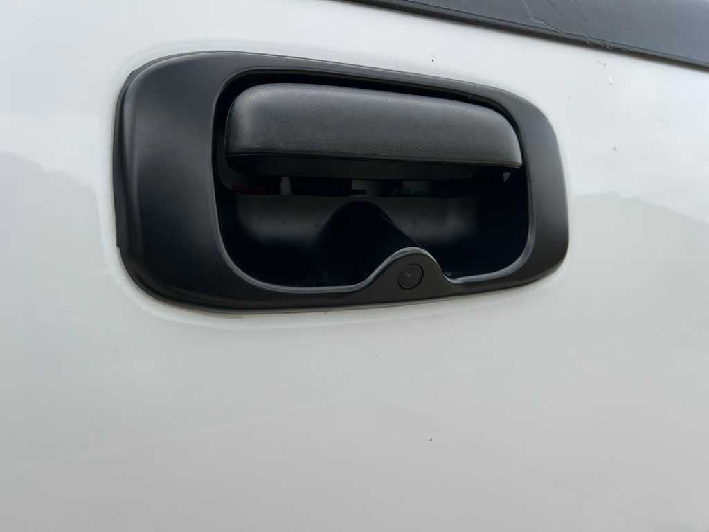 Thumbnail: 2005 GMC Sierra 2500 - 23