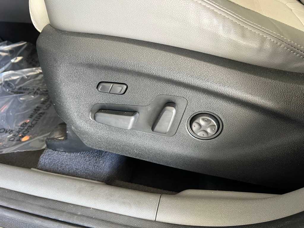 Thumbnail: 2019 Kia Sorento - 17