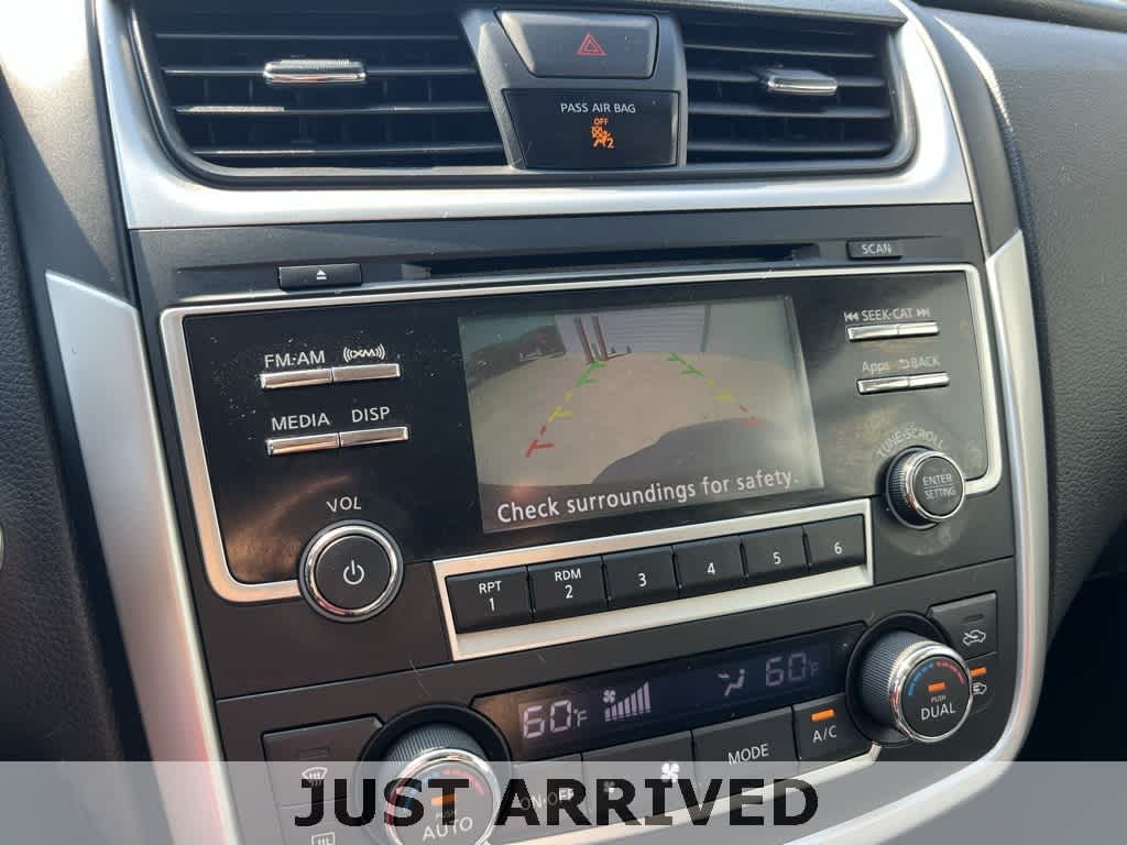 Thumbnail: 2016 Nissan Altima - 24
