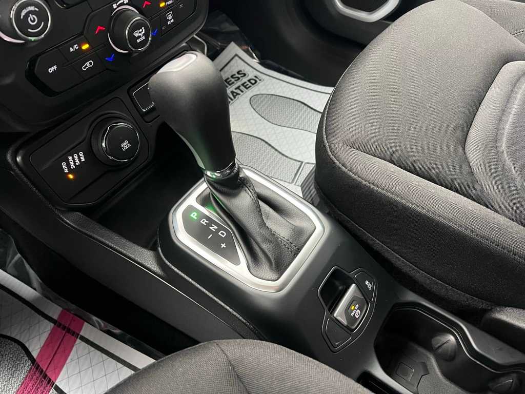 Thumbnail: 2018 Jeep Renegade - 36