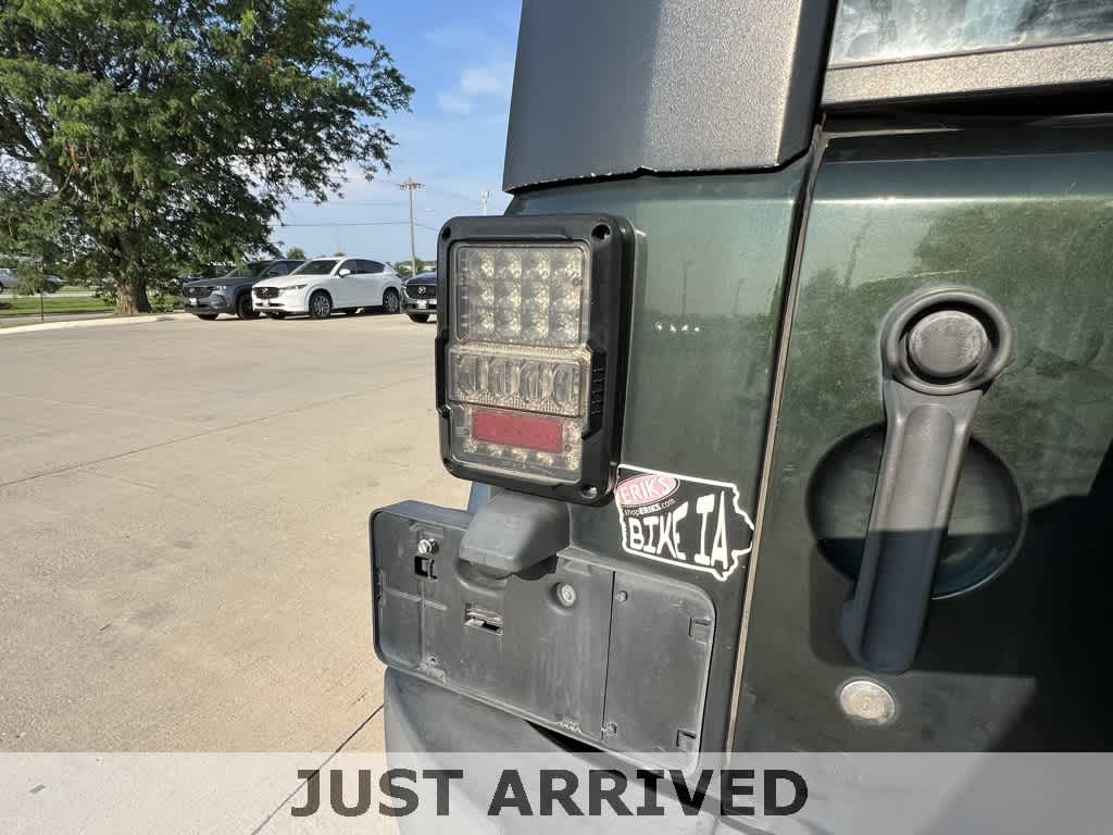 Thumbnail: 2010 Jeep Wrangler - 20