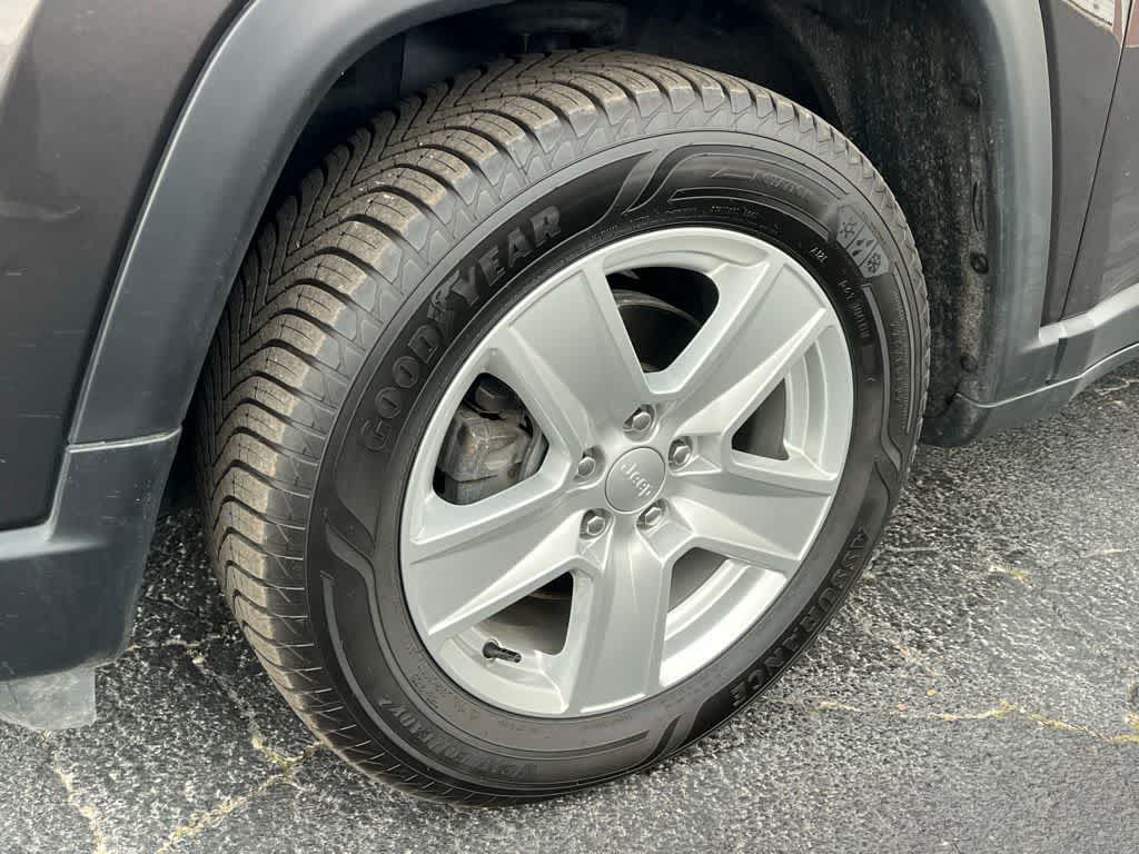 Thumbnail: 2022 Jeep Compass - 10