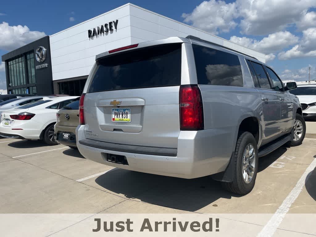 Thumbnail: 2019 Chevrolet Suburban - 3