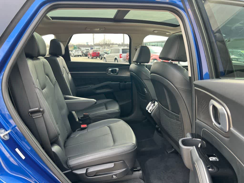 Thumbnail: 2023 Kia Sorento - 33