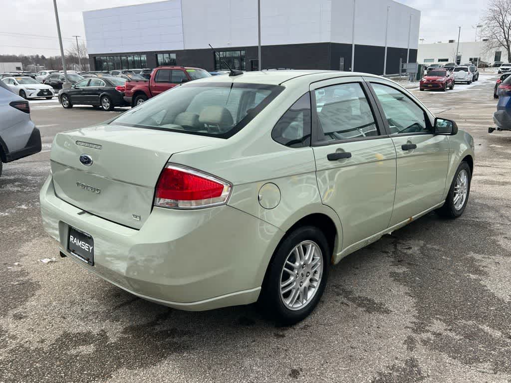 Thumbnail: 2010 Ford Focus - 6
