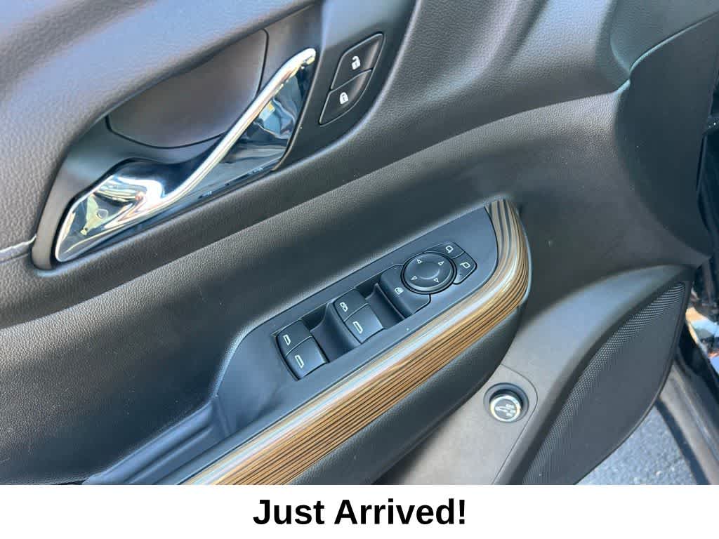 Thumbnail: 2021 GMC Acadia - 17