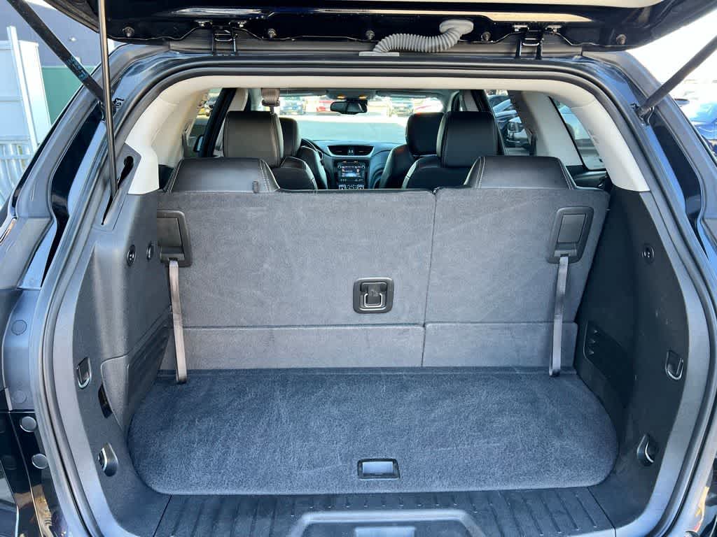 Thumbnail: 2017 Chevrolet Traverse - 26