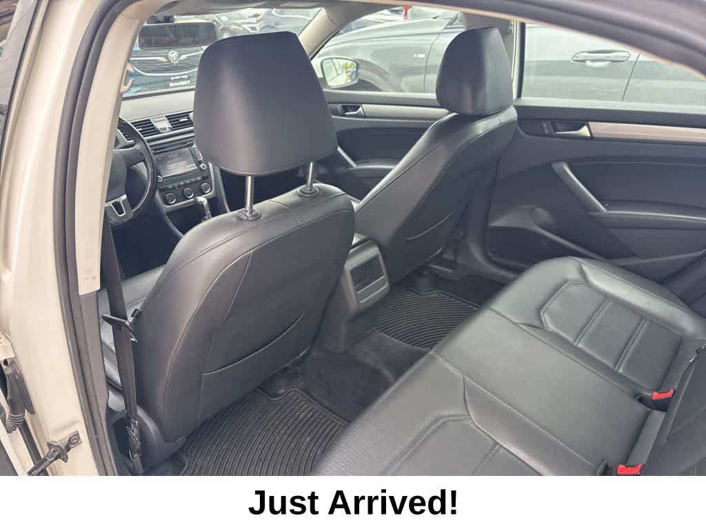 Thumbnail: 2015 Volkswagen Passat - 6