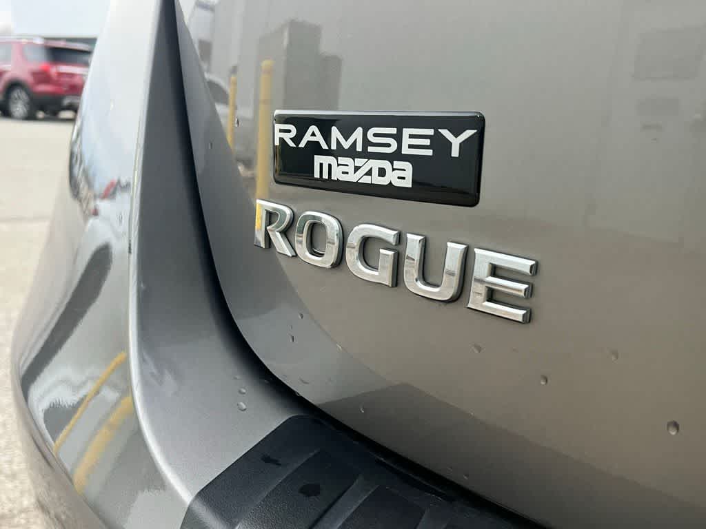 Thumbnail: 2011 Nissan Rogue - 14