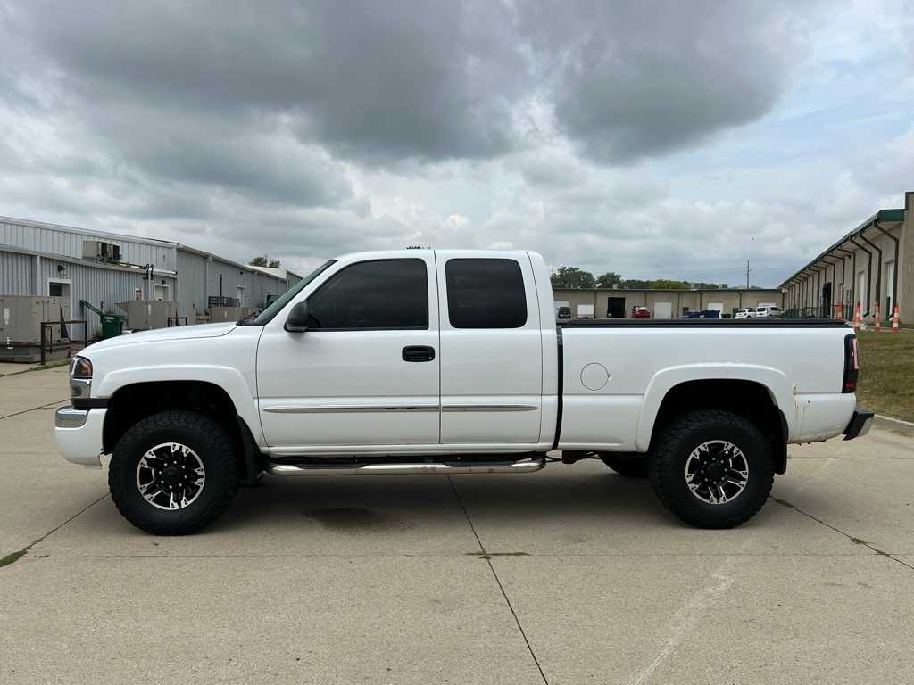 Thumbnail: 2005 GMC Sierra 2500 - 3