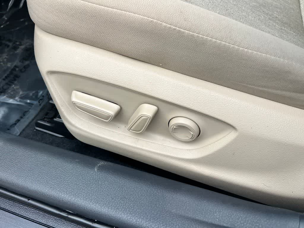 Thumbnail: 2023 Toyota Camry - 15