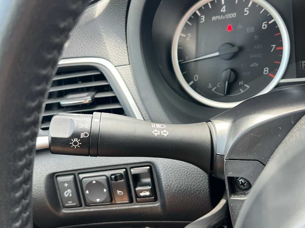 Thumbnail: 2016 Nissan Sentra - 23