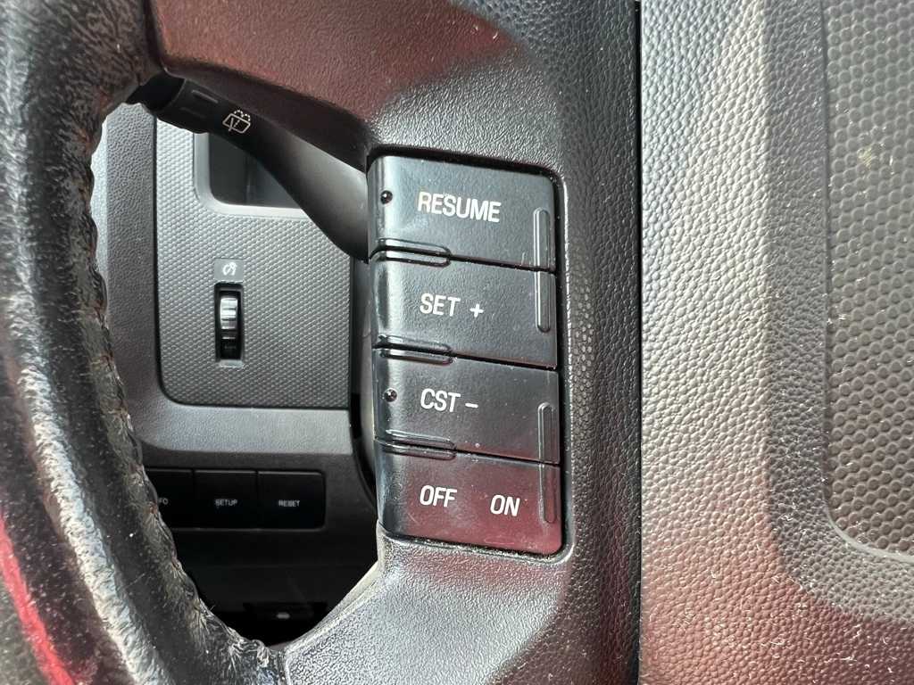 Thumbnail: 2008 Ford Escape - 25
