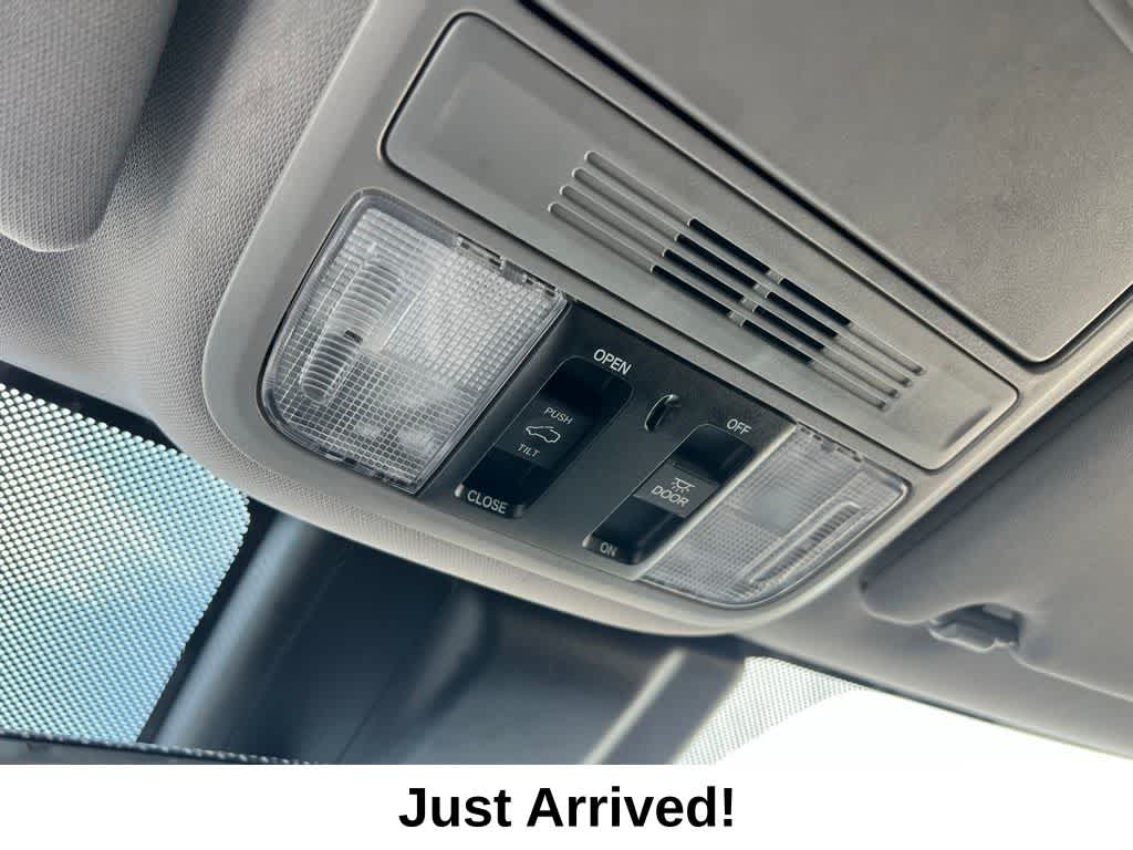 Thumbnail: 2019 Honda Odyssey - 22