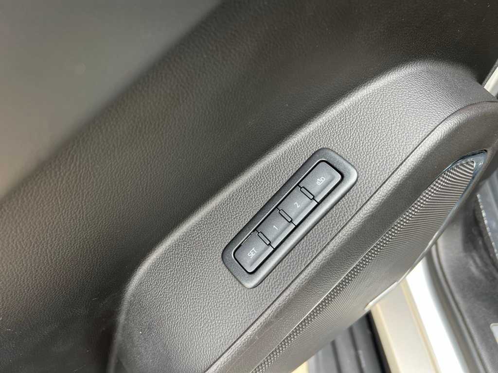 Thumbnail: 2019 Chevrolet Suburban - 19