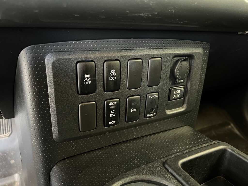 Thumbnail: 2012 Toyota FJ Cruiser - 27