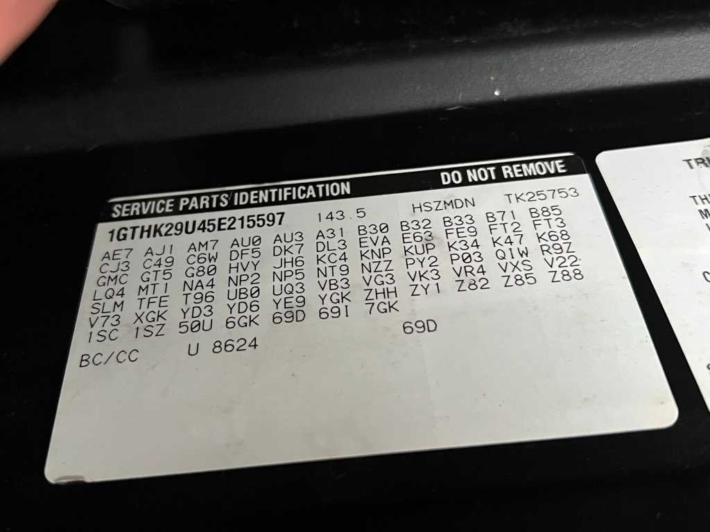 Thumbnail: 2005 GMC Sierra 2500 - 33