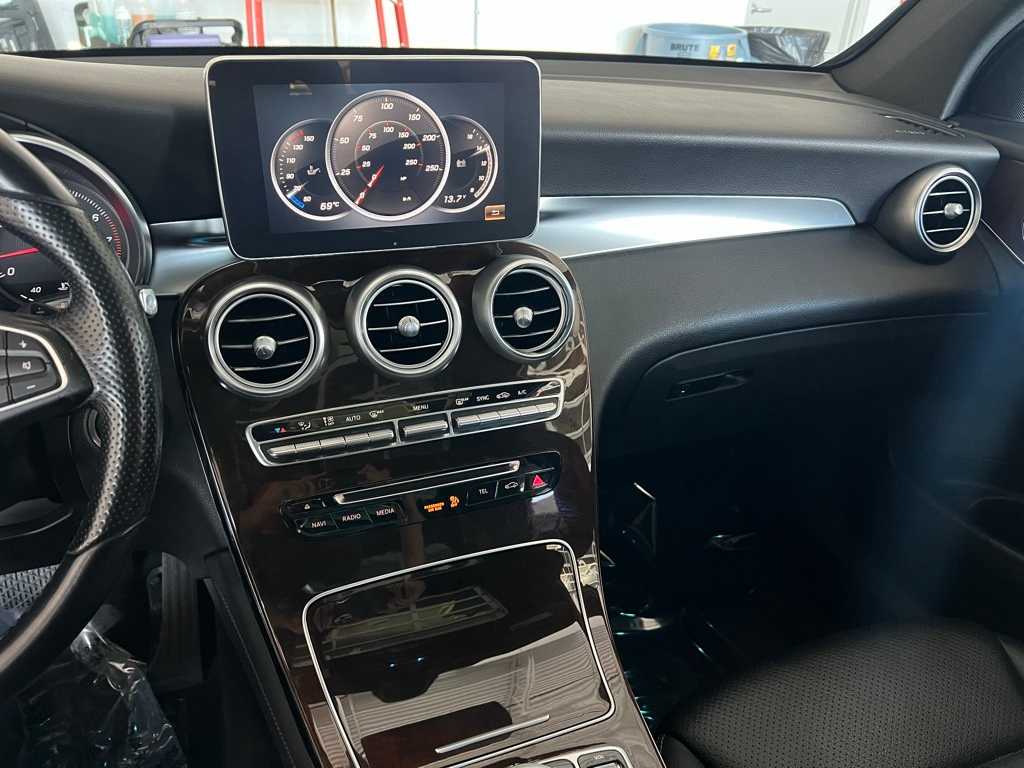 Thumbnail: 2017 Mercedes-Benz GLC - 28