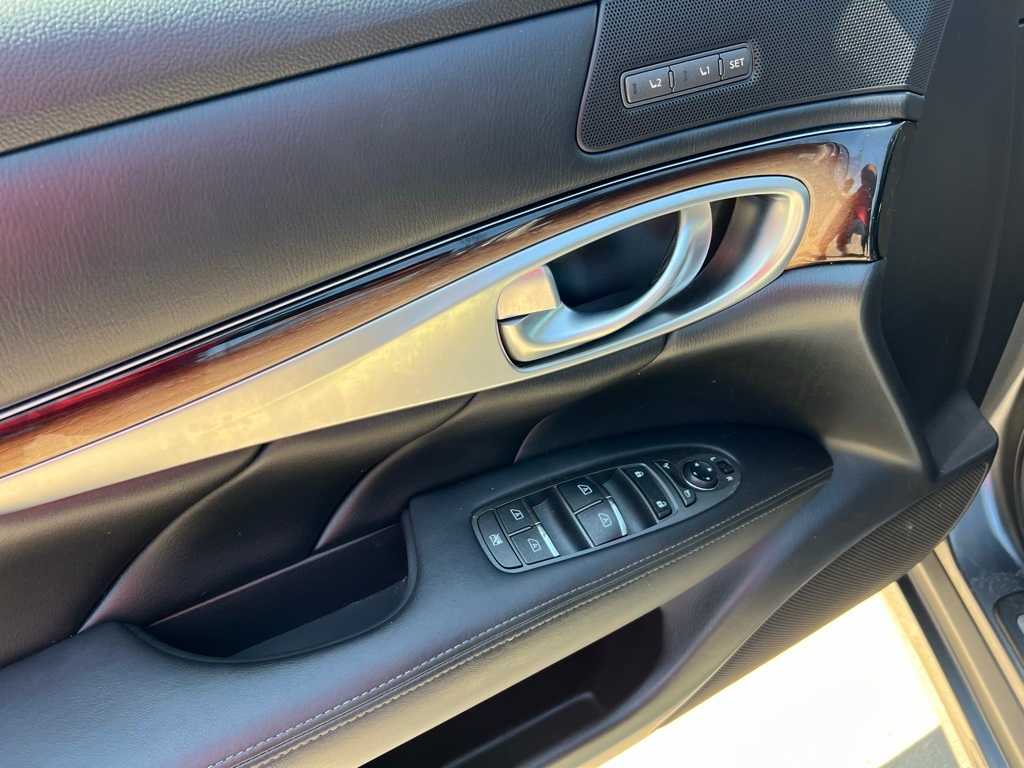 Thumbnail: 2017 INFINITI Q70 - 12