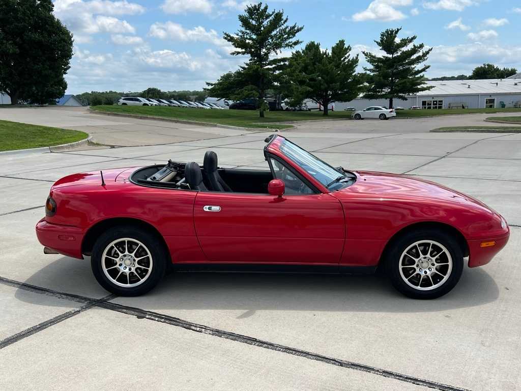 Thumbnail: 1995 Mazda MX-5 Miata - 7