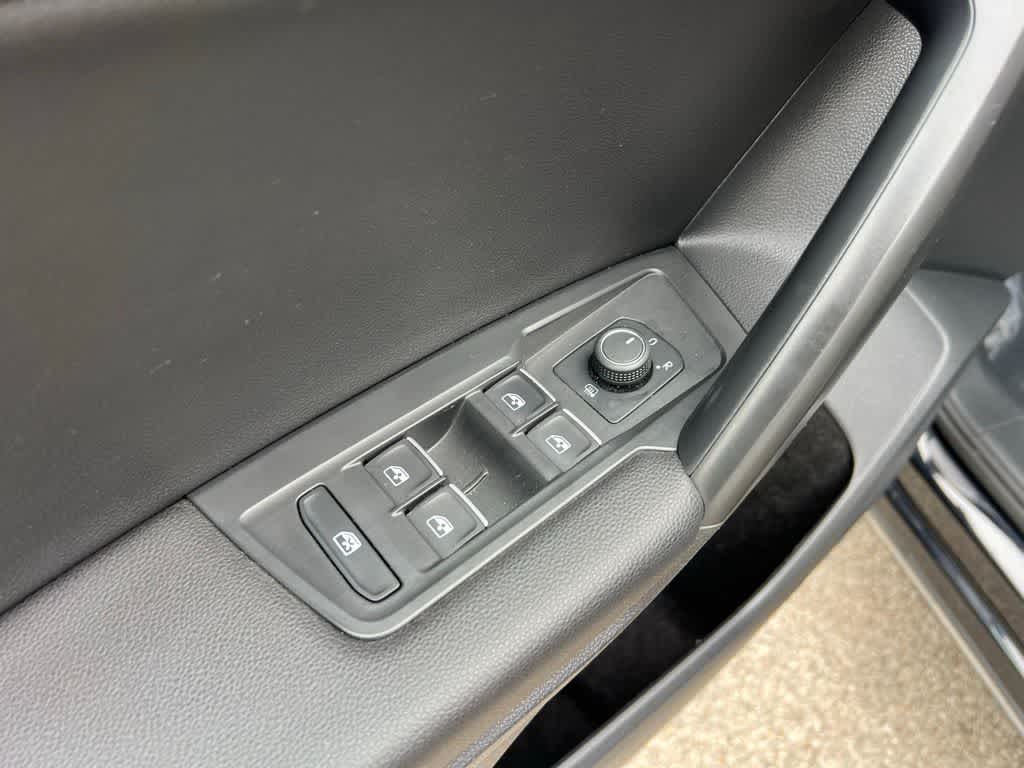 Thumbnail: 2021 Volkswagen Tiguan - 13