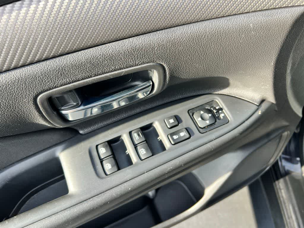 Thumbnail: 2018 Mitsubishi Outlander - 13