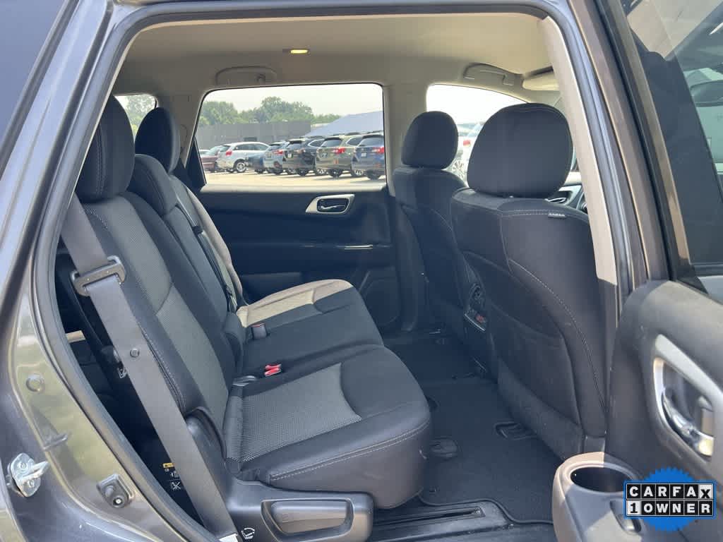 Thumbnail: 2017 Nissan Pathfinder - 17