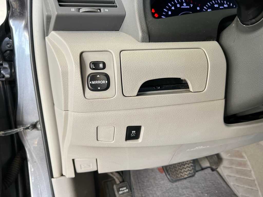 Thumbnail: 2011 Toyota Camry - 17