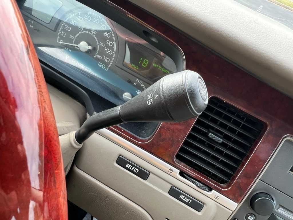 Thumbnail: 2005 Lincoln Town Car - 45