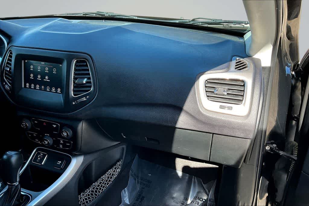 Thumbnail: 2018 Jeep Compass - 16