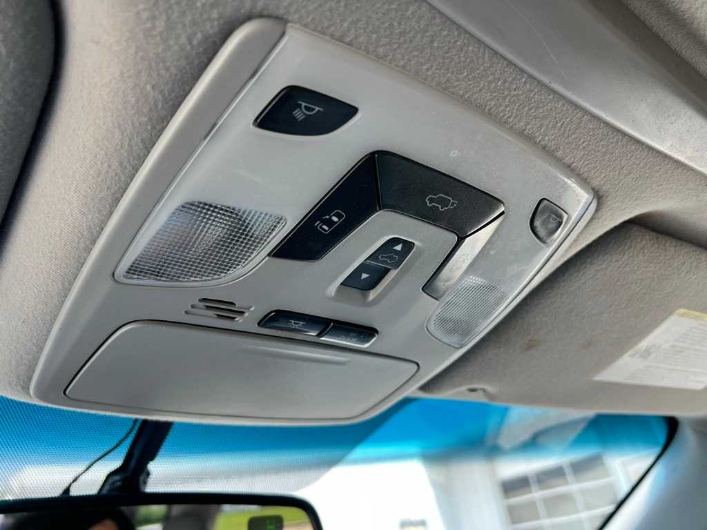 Thumbnail: 2012 Toyota Sienna - 43