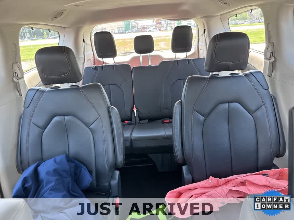 Thumbnail: 2019 Chrysler Pacifica - 9