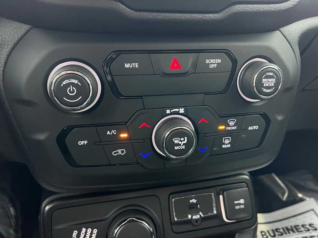 Thumbnail: 2018 Jeep Renegade - 33