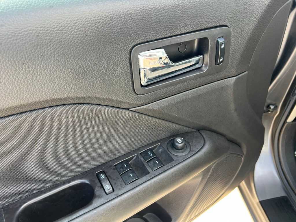 Thumbnail: 2010 Ford Fusion - 15