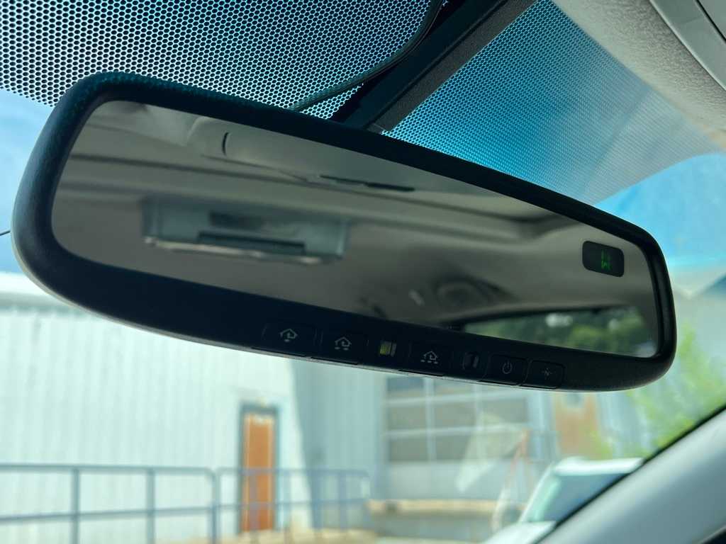 Thumbnail: 2012 Toyota Sienna - 44